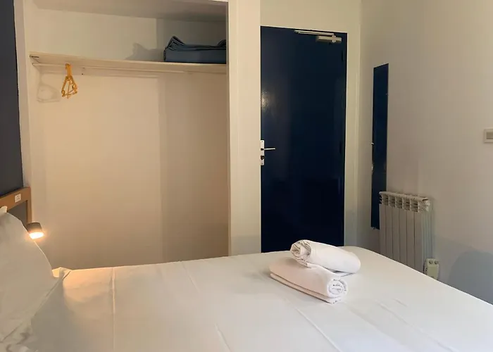 Отель Montilleul - Primrose По